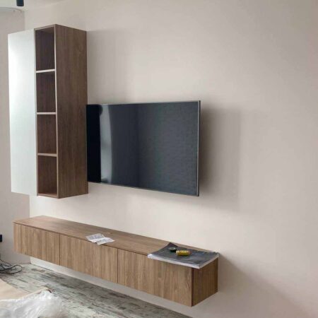 Навісні меблі в кімнату